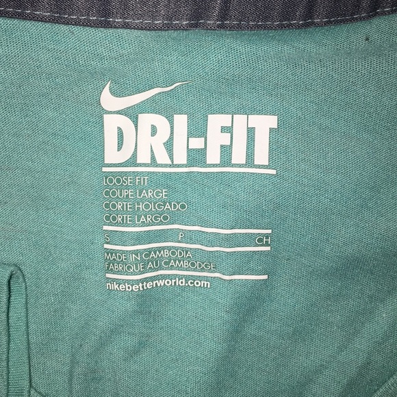 Women’s Nike Tees - Picture 6 of 7